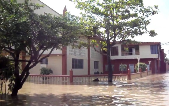 En 2011 este colegio sufrió una de sus peores inundaciones. Esta semana, luego de un vendaval, las aulas quedaron afectadas. Foto Archivo