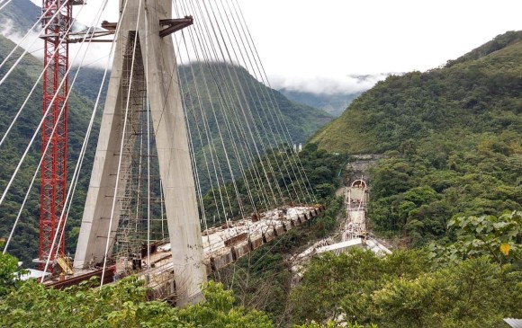 Parte del puente Chirajara, a cargo de Coviandes, se cayó en enero pasado, matando a nueve personas. FOTO colprensa