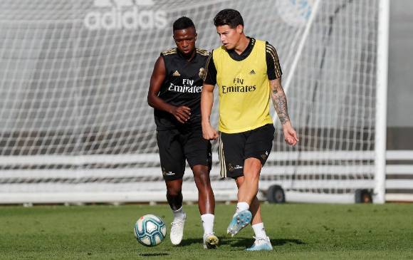 En su regreso al Real, la afición recibió a James como héroe. Ahora lo critica por un acto fuera del campo. FOTO Twitter real Madrid 