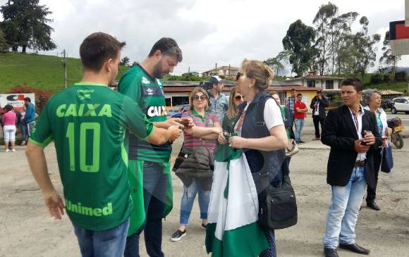 Delegación de habitantes de Chapecó en el municipio de la Unión. FOTO WILSON DÍAZ