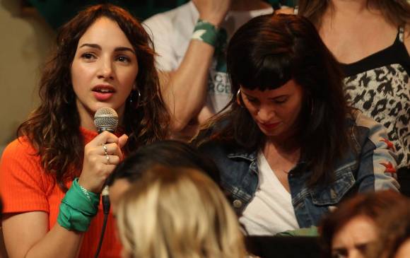 Thelma Fardín tenía 16 años cuando aún actuaba en la serie infantil Patito Feo. El actor Juan Darthés también hacía parte del elenco y la presunta agresión habría sido durante una gira. FOTO EFE