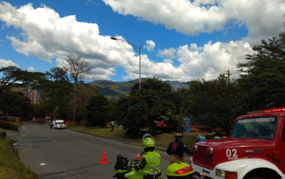 El accidente fue atendido por el Cuerpo de Bomberos Voluntarios de Sabaneta. FOTO: CORTESÍA CRUZ CORREA TABORDA