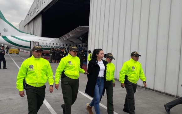 Traslado de Aída Manzaneda, hija de la excongresista Aída Merlano. La joven es señalada de favorecer su fuga. FOTO Policía