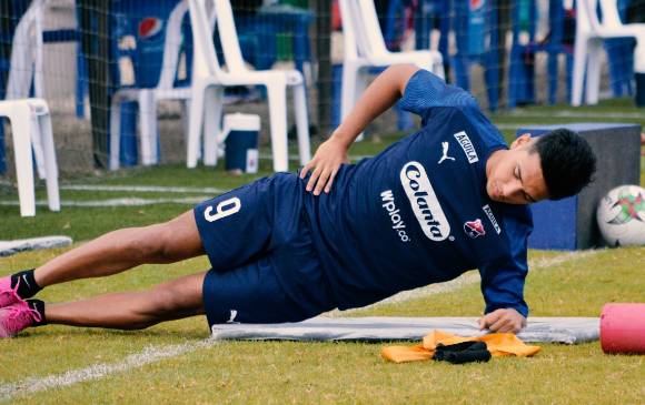El juvenil delantero argentino, Israel Escalante, trabaja con el Medellín a la espera de que se retome la competencia y así debutar en la Liga Betplay este fin de año. FOTO cortesía dim