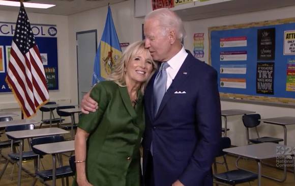 Joe y Jill Biden en la grabación de uno de los videos que presentaron en la convención demócrata. FOTO AFP