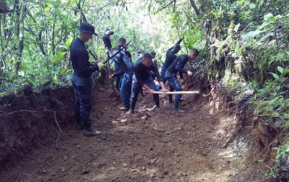 En Orejón también se adelantan otros trabajos con la comunidad como el arreglo de carreteras. El desminado comenzó el pasado 10 de julio por acuerdo en la mesa de diálogos. FOTO cortesía 