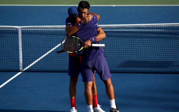El abrazo entre los campeones de Wimbledon tras avanzar a la semifinal del US open. Ojalá se repita hoy. FOTO @usopen