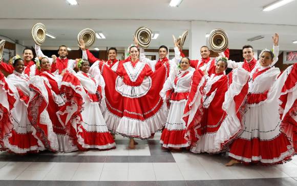 El Ballet Folclórico de la Universidad Autónoma Latinoamericana ha recorrido bailando el país y parte del continente. Varias generaciones de bailarines le han dado lustre. FOTO Cortesía Ballet Unaula