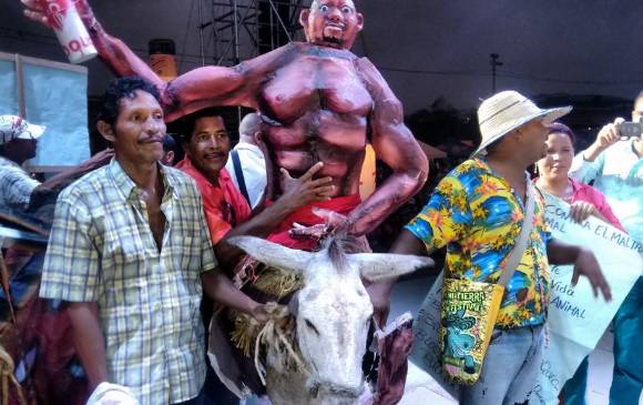 “Bloqueo al Maltrato Animal” fue el burro ganador en el popular Festival Nacional del Burro celebrado este sábado en San Antero, Córdoba. FOTO @deibysmanuel