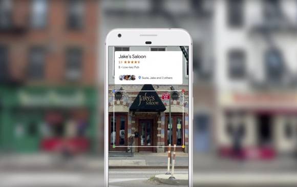 Con Lens puede apuntar hacia un lugar y Google le da información de él, como su calificación u horarios. FOTO cortesía Google