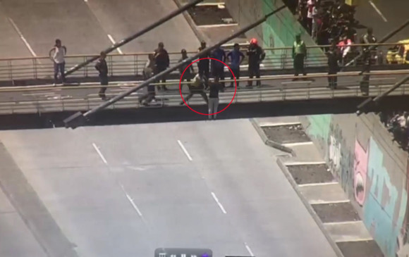 Captura de video de la acción policial. FOTO: CORTESÍA POLICÍA METROPOLITANA