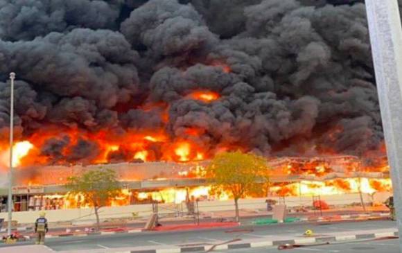 El bazar iraní de Ajman era considerado un lugar turístico en Emiratos por la variedad de productos que ofrecía. FOTO Ajman News