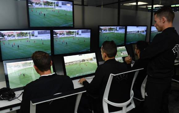 El uso del Árbitro Asistente de Video, VAR, en la Champions se implementará desde febrero de 2019. FOTO TOMADA DE TWITTER @UEFA