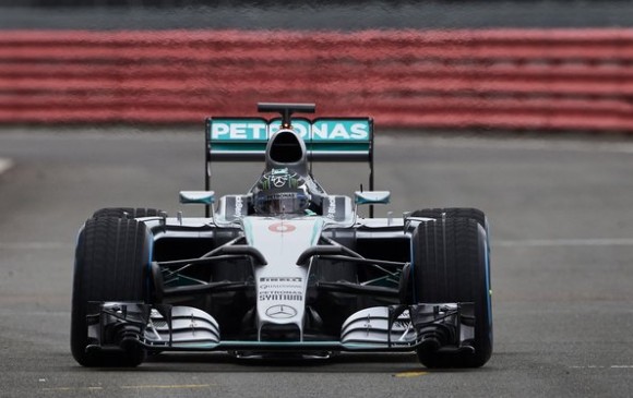 El piloto alemán fue el primero al volante, antes de ceder el turno al campeón Lewis Hamilton. FOTO CORTESÍA MERCEDES AMG F-1