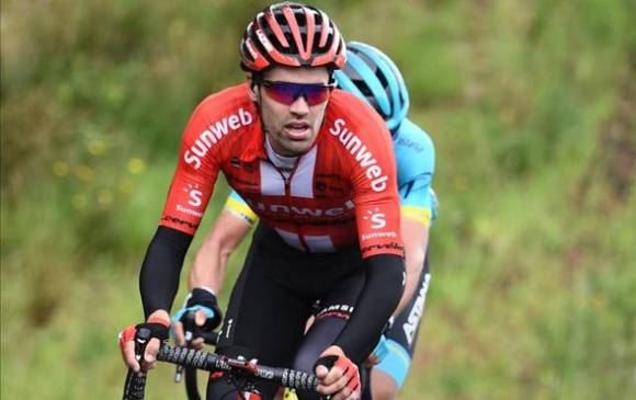 Dumoulin arrastra una lesión en la rodilla izquierda después de una caída, en la cuarta etapa del Giro de Italia 2019. FOTO EFE