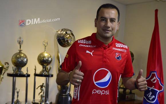 Nelson Ramos ya viste la camiseta roja. FOTO Cortesía @Dim_oficial