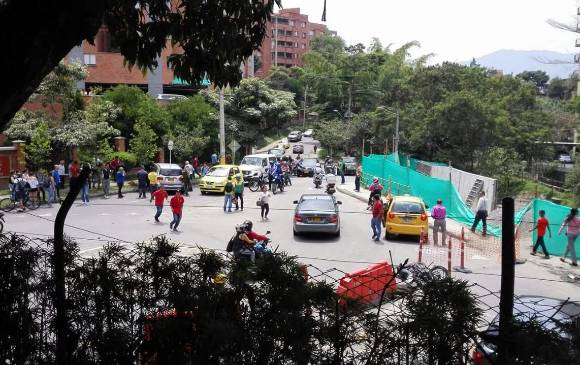 Caos en loma de Envigado por conductora que chocó nueve vehículos