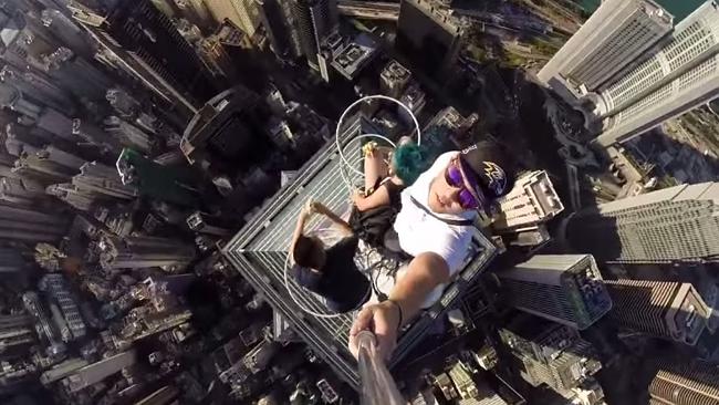 Selfi en la cima de uno de los rascacielos más altos de Hong Kong.