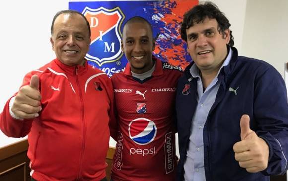 El máximo accionista, Raúl Giraldo, y el presidente rojo, Eduardo Silva Meluk, junto a Daniel Restrepo. FOTO cortesía DIM