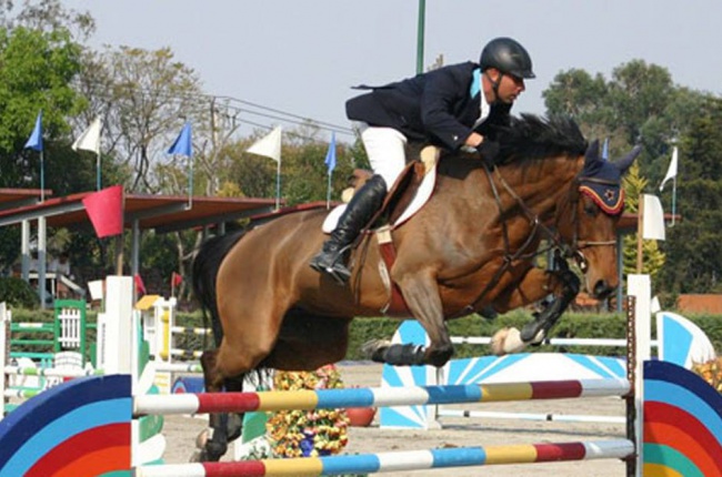 En acción, en la monta de Chianti, el jinete John Pérez. FOTO cortesía FCH