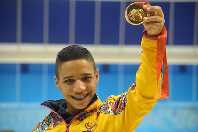 En la imagen, Carlos Daniel Serrano celebra su medalla de oro, la primera de Colombia en unos Juegos Paralímpicos. FOTO Colprensa