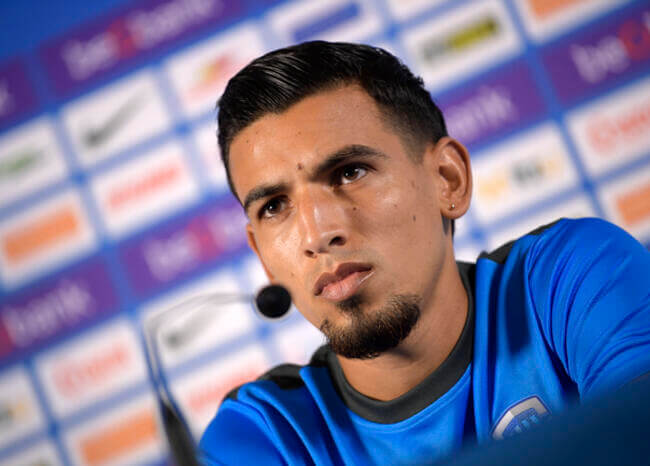 El futbolista antioqueño Daniel Muñoz debutó con el Genk de Bélgica, y actuó en los 90 minutos ante el Zilte Waregem, con victoria de 2-1. FOTO AFP