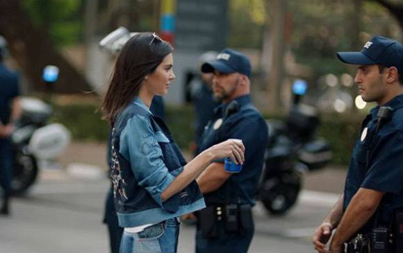 FOTO TOMADA DEL ANUNCIO DE PEPSI