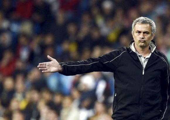 Reuters - Dej&#243; Jos&#233; Mourinho otra de sus medias verdades. &quot;Har&#233; poqu&#237;simos cambios&quot; asegur&#243; en la previa. Varane, Sahin, Granero, Altintop y Kak&#225; entraban en un once que cambiaba su cara.