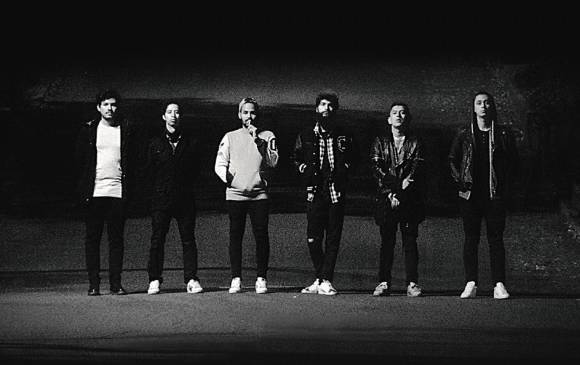 Desde la izquierda Daniel Pedroza (bajo), Sebastián Panesso (guitarra), César Henao (batería), Nane (teclados), Nicolás Barragán (voz) y Juan David Villacrez (saxofón) FOTO CORTESÍA DE LA BANDA