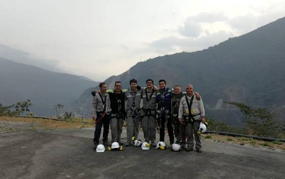 Los siete operarios en Hidroituango. FOTO CORTESÍA