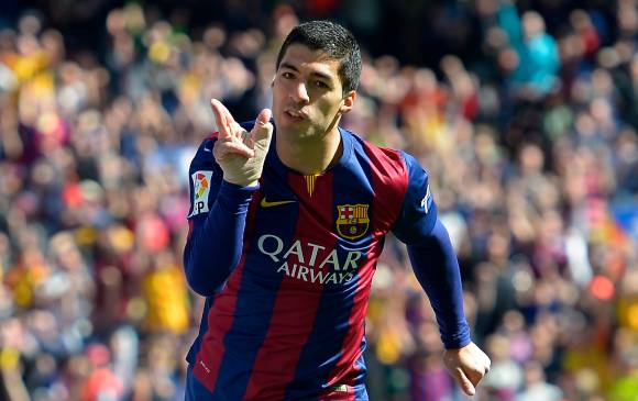 El uruguayo Luis Suárez aportó dos tantos para la goleada azulgrana. FOTO AP