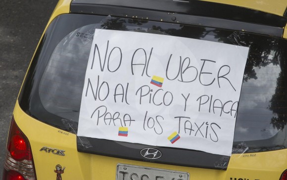 Movilización de taxistas contra Uber. FOTO MANUEL SALDARRIAGA