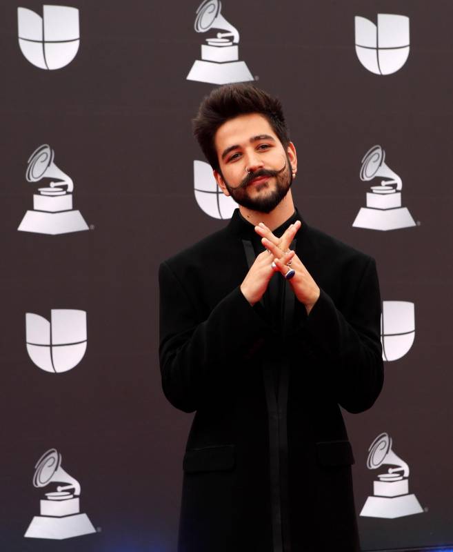 Camilo Echeverri en la alfombra roja de los Grammy Latinos. Foto: NINA PROMMER - EFE