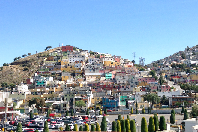 Su intervención más reciente se realizó este mes de julio en la colonia Palmitas de la ciudad de Pachuca donde Germen Crew pintó un macromural de 20.000 metros cuadrados. FOTO CORTESÍA