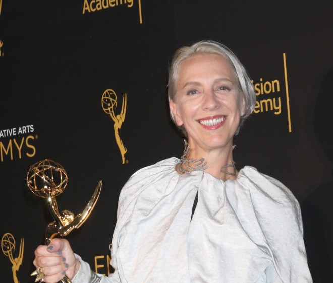 Ella es Michele Clapton. La ganadora de 4 premios Emmy por su trabajo en diseño de vestuario. 