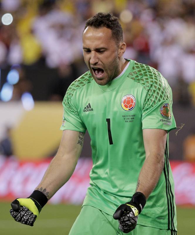 Así reaccionó Ospina al taparle el penal a Trauco. FOTO AP