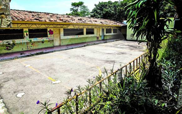 La sede primaria del colegio Pedro Nel Goméz en el barrio Florencia fue desalojada para las obras del Fondo de Infraestructura, sin iniciar. FOTO Julio César Herrera