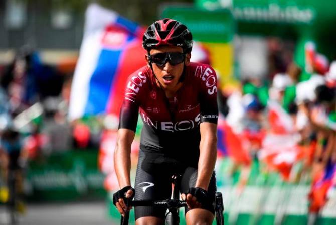 Egan Bernal (foto) y Geraint Thomas recogen el testimonio de Chris Froome como líderes del Ineos en el Tour-2019. FOTO Efe 