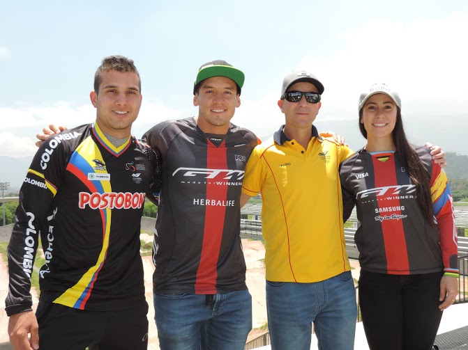 Ramírez, Oquendo, Medina (entrenador) y Pajón, cartas fuertes de Colombia para el Mundial. FOTO cortesía comisión a. de bmx