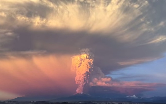 Explosión del volcán Calbuco en Chile.