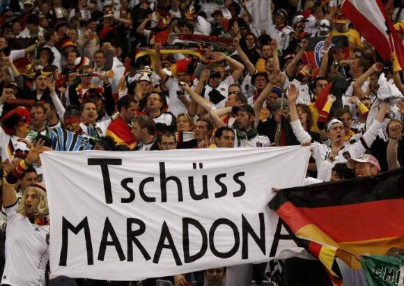 Reuters - Con un sincero o irónico "hasta luego Maradona" se despidieron los germanos del ex-astro argentino.