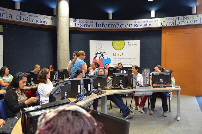 Sesión final de la iniciación creativa en las TIC para docentes. 
