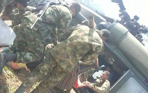 Aviación del Ejército trasladó a la mujer hasta la sede de la Brigada 17. FOTO: CORTESÍA EJÉRCITO