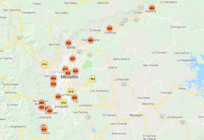 16 de las 20 estaciones poblacionales de monitoreo a la calidad del aire, más otras dos de tráfico, estaban en color naranja al mediodía de este jueves, lo que significa un ambiente dañino para grupos sensibles.