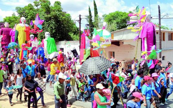 La fiesta mexicana con sus colores, con sus flores, sus danzas y sonidos del tambor está en las llamadas Calendas oaxaqueñas. FOTOS CORTESÍA ADRIANA GIRALDO Y SSTOCK