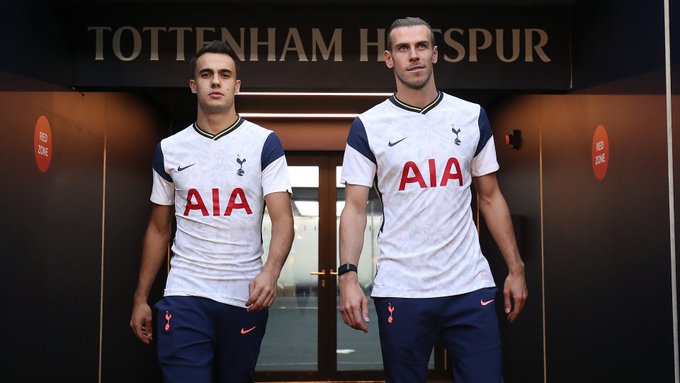 El Tottenham presentó a sus nuevas caras el español Sergio Reguilón y Gareth Bale quien regresa al equipo en el que milita el colombiano Dávinson Sánchez. FOTO @TOTTENHAM