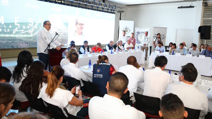 El procurador general, Fernando Carrillo, durante la Mesa por la vida. FOTO CORTESÍA PROCURADURÍA