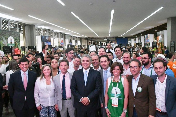 El presidente Iván Duque recorrió anoche los pabellones de Plaza Mayor, donde se realiza Expo Agrofuturo. Foto tomada de Twitter de Presidencia 