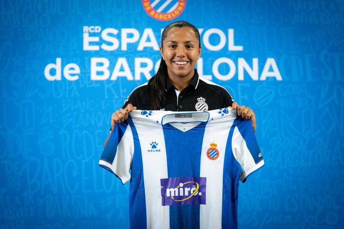 El día de su presentación en el equipo ibérico. A los 19 años ya es jugadoras internacional . 