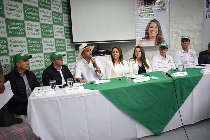 Esta mañana se dio a conocer la alianza. FOTO Tomada de la cuenta de Twitter de Andrés Guerra